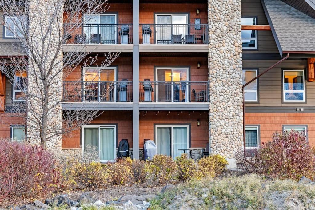 Apartamento Stunning Mountain Views - Pool&Hottub - King Bed - Bbq Canmore Exterior foto